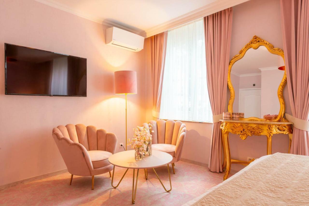 Suite Pink.